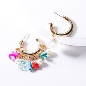 SOLD 🚫 C- Shape hoop earrings 🤩